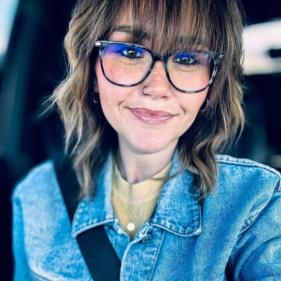 Meet your Posher, Brittany - Picture 2 of 3